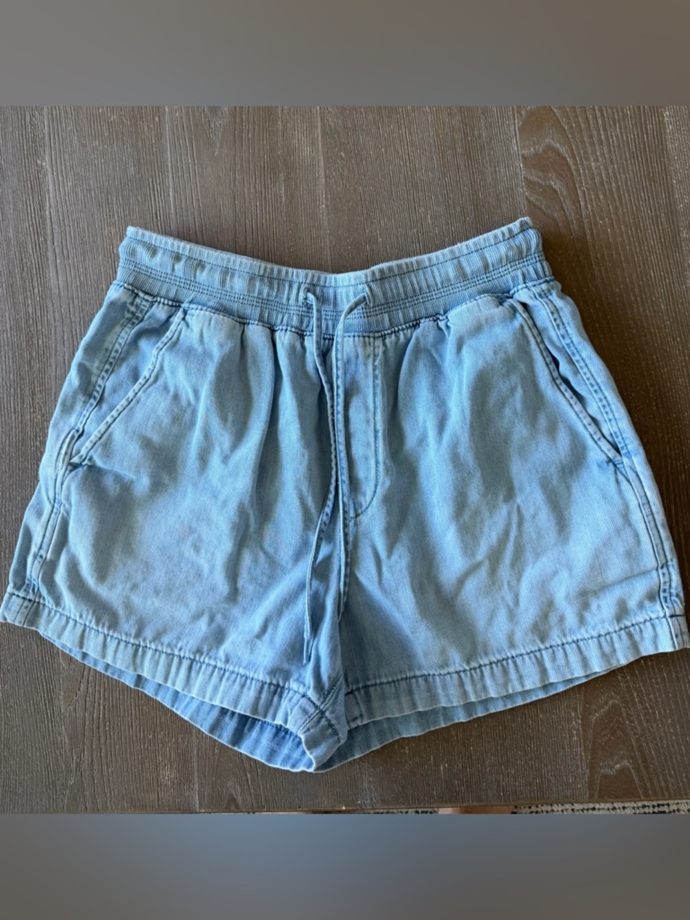 Gap XS Light Wash Chambray/Denim Pull-On Shorts - Cotton Tencel Blend